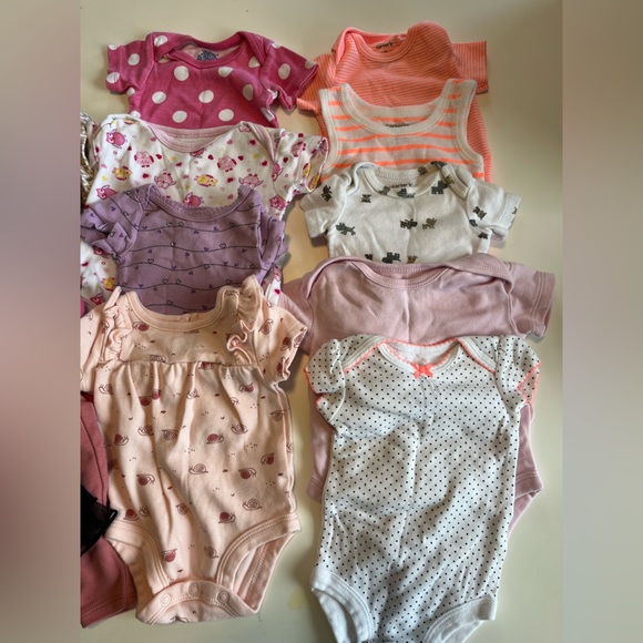 Newborn girls clothing - Picture 2 of 3